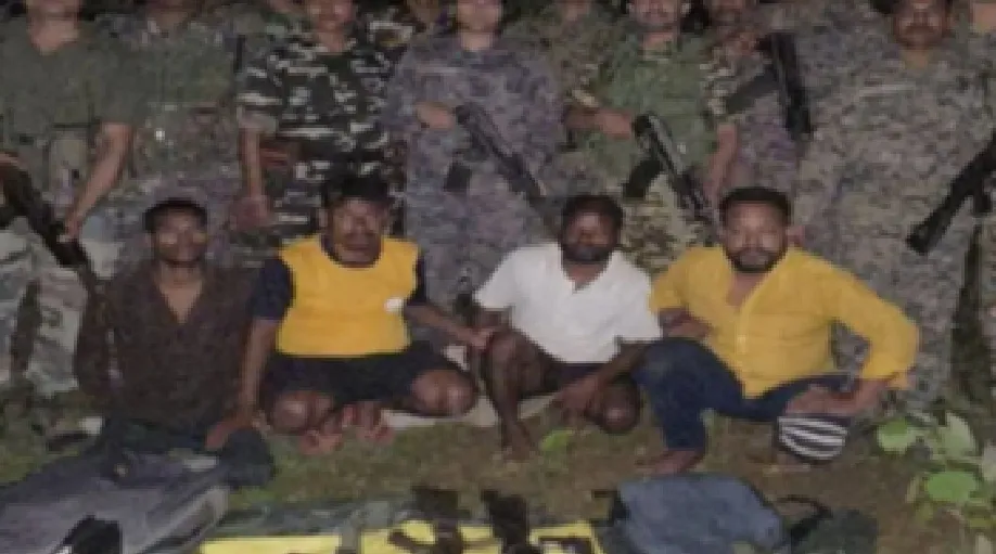 गुमला में पुलिस की बड़ी कार्रवाई, 5 लाख के इनामी JJMP सबजोनल कमांडर समेत चार गिरफ्तार