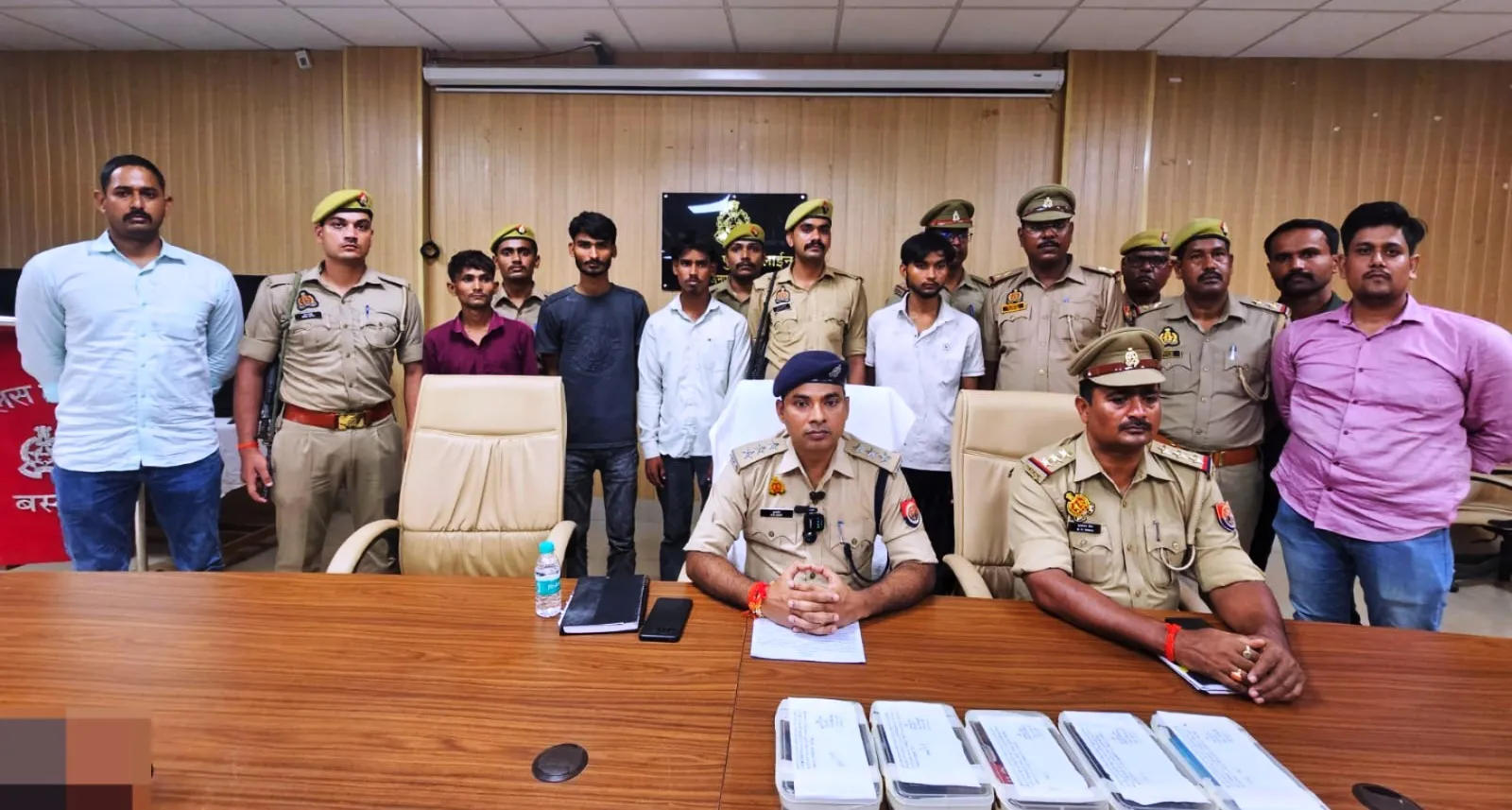 लोन देने के नाम पर मोबाइल फोन को एक्सेस कर बनाते थे अश्लील फोटो 