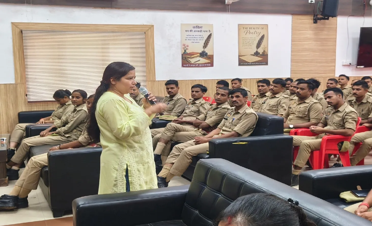 लखनऊ पुलिस के 68 रिक्रूट आरक्षियों को संवेदनशील संवाद का प्रशिक्षण