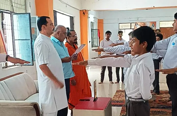तपसी धाम में सम्पन्न हुआ सरस्वती विद्या मंदिर के छात्र संसद का शपथ ग्रहण समारोह