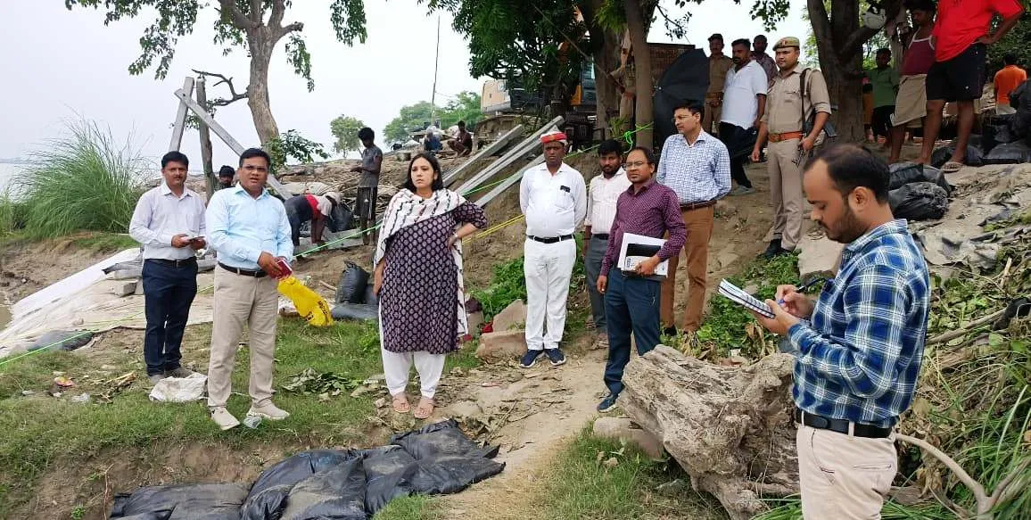 तटबंध की सुरक्षा को सर्वाेच्च प्राथमिकता देते हुए की जाय निगरानी - डीएम 