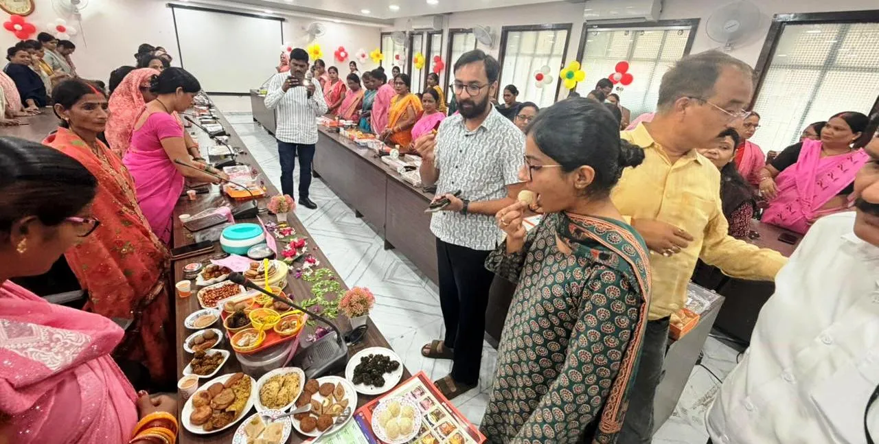 पोषाहार सामग्री से विविध प्रकार की व्यंजन को बनवाकर कराई गई रेसिपी प्रतियोगिता 
