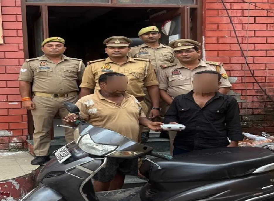 चोरी की स्कूटी से महिला की चेन स्नैचिंग, हुसैनगंज पुलिस ने दो शातिर बदमाश दबोचे