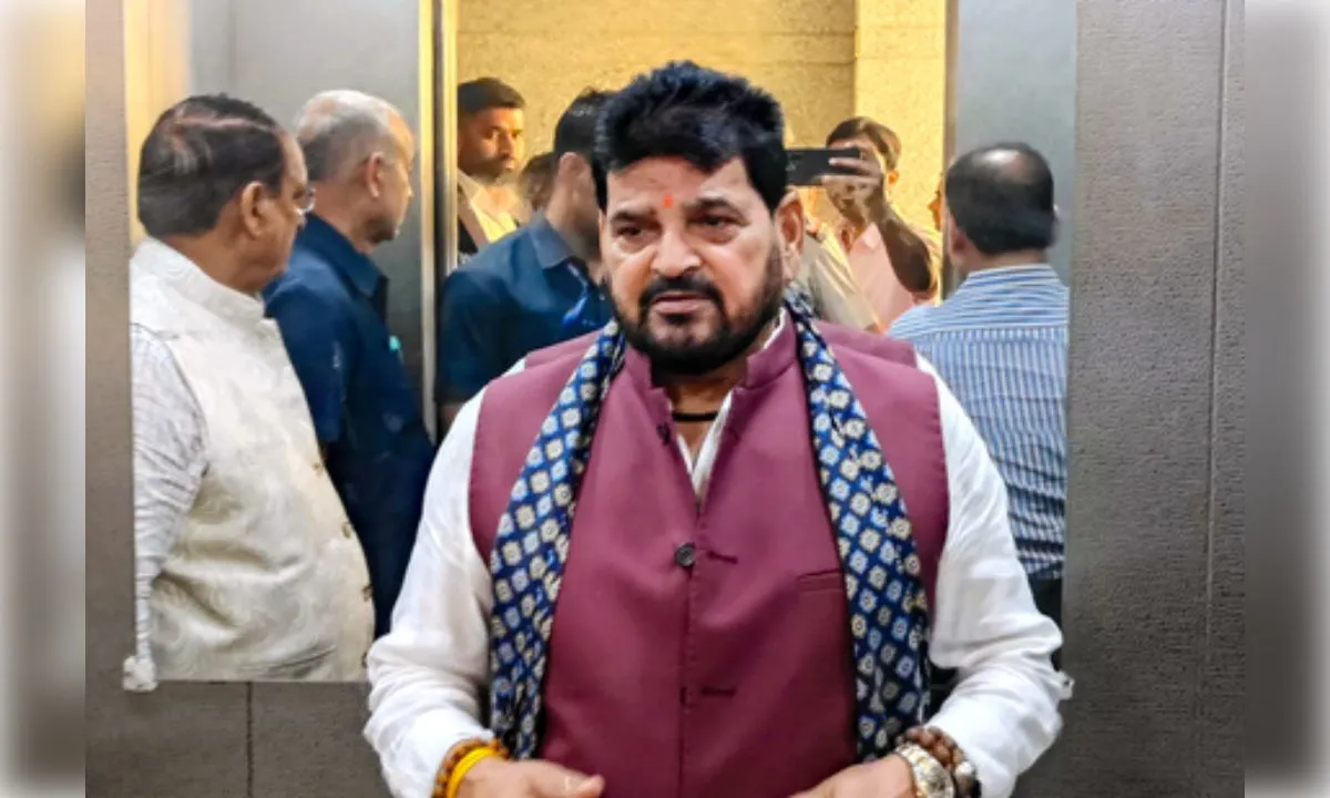बाबा रामदेव के आंदोलन की घोषणा पर बृजभूषण सिंह का तंज, बोले- दमदारी से करें आंदोलन
