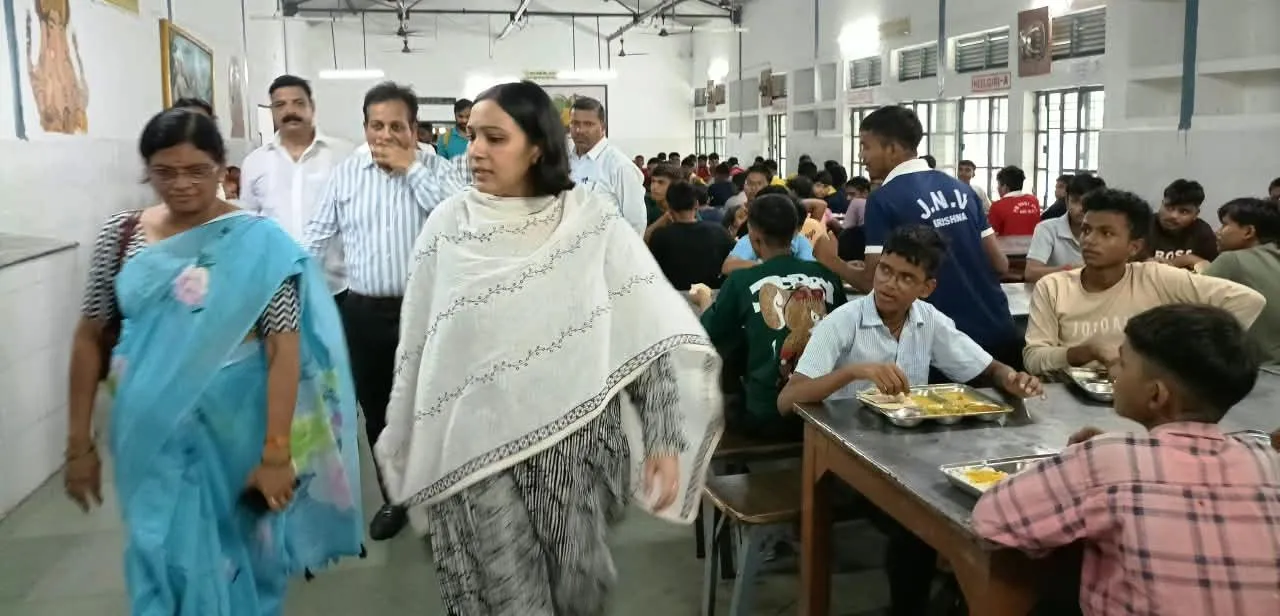 डीएम ने जवाहर नवोदय विद्यालय का निरीक्षण कर लिया व्यवस्थाओं का जायजा
