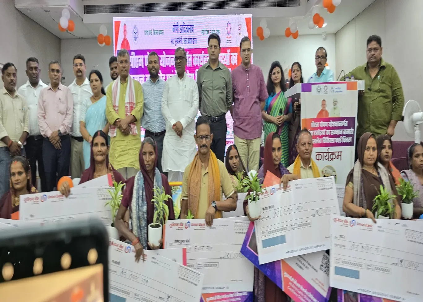 पीएम पोषण योजना के रसोइयों का सम्मान, मानदेय बढ़कर हुआ 3 हजार रुपये
