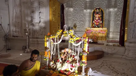 सावन में झूले पर विराजे रामलला, अयोध्या मंदिर ट्रस्ट ने जारी की मनमोहक तस्वीरें