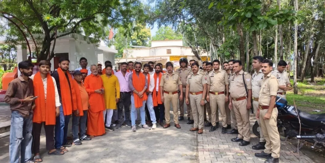 हरिहरनाथ मंदिर जल चढ़ाने जा रहे गणेश चौथ समिति पदाधिकारियों को पुलिस ने रोका