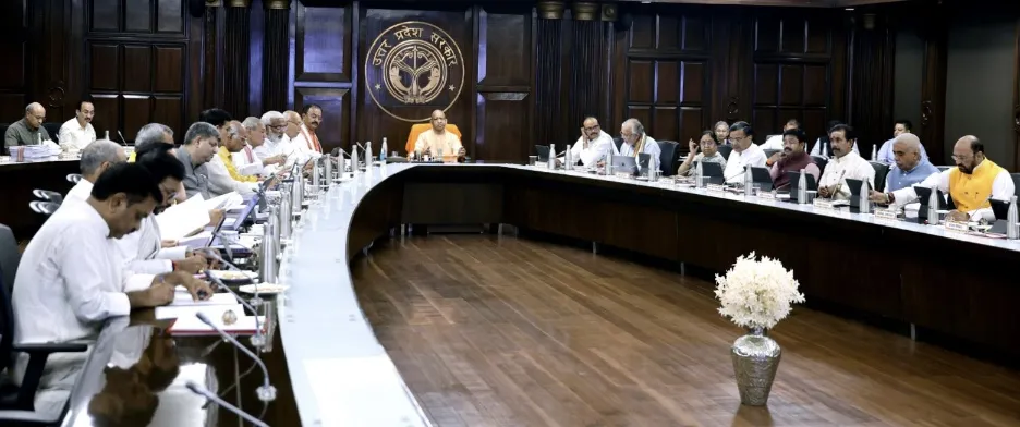 यूपी कैबिनेट : युवाओं को 25 लाख टैबलेट, बुजुर्गों की उपेक्षा पर संपत्ति से बेदखली का अधिकार