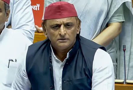 जेपीएनआईसी निजी हाथों में देने पर अखिलेश की तीखी टिप्पणी
