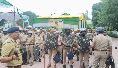 बारावफात पर यूपी में सुरक्षा के कड़े इंतजाम, लखनऊ से वाराणसी तक पुलिस अलर्ट