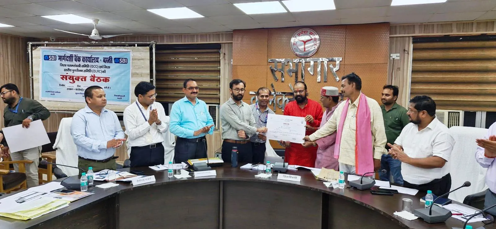 जनप्रतिनिधियों ने ऋण पत्रावलियों के काफी समय से लम्बित रहने पर जताई नाराजगी