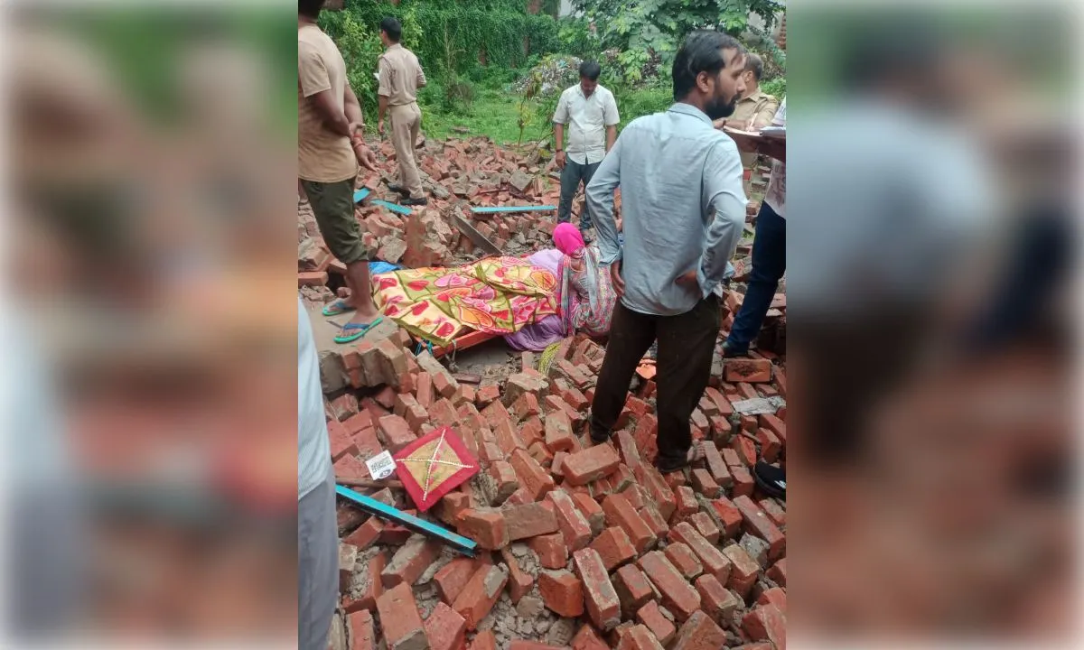 वाराणसी में बारिश का कहर, मकान की दीवार गिरने से दंपती की मौत