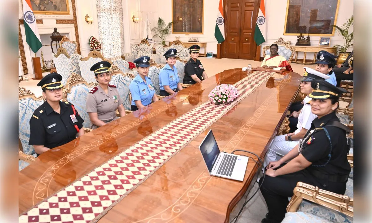 राष्ट्रपति ने ‘समुद्र प्रदक्षिणा’ की सर्व-महिला टीम को सराहा