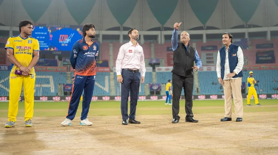 इकाना में डीजीपी का क्रिकेट अंदाज, आदर्श सिंह को ‘मैन ऑफ द मैच’ से किया सम्मानित