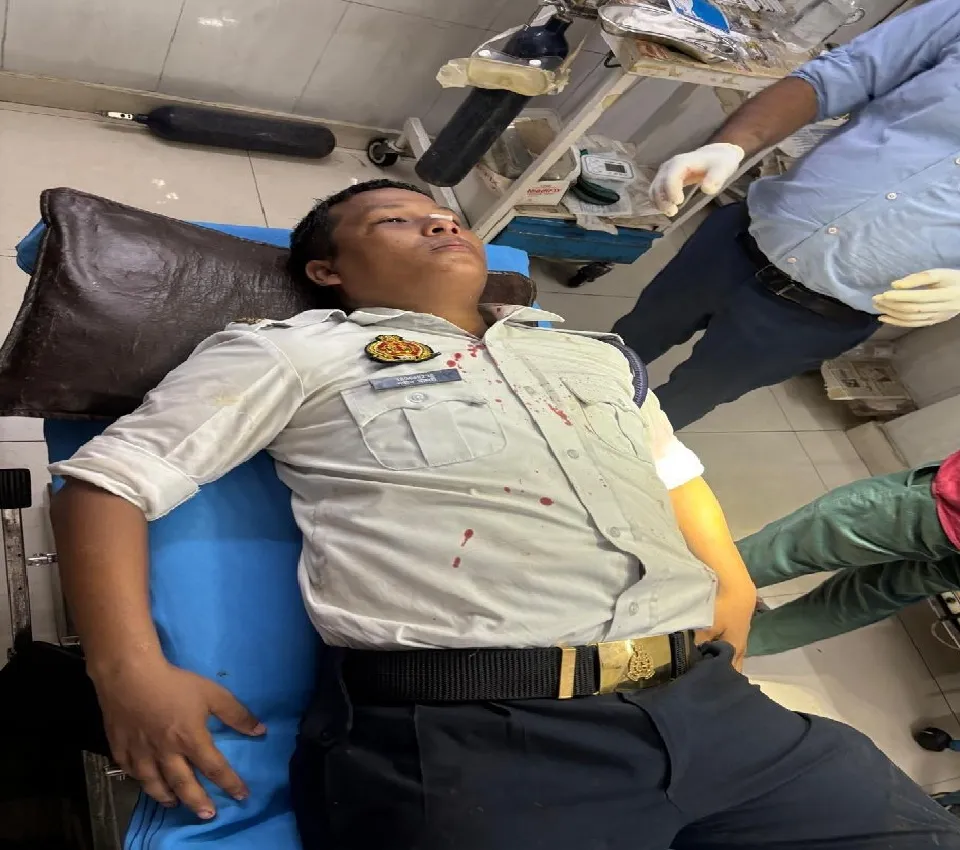 चेन स्नैचर को पकड़ने में यातायात आरक्षी नवीन चौधरी ने दिखाया अदम्य साहस