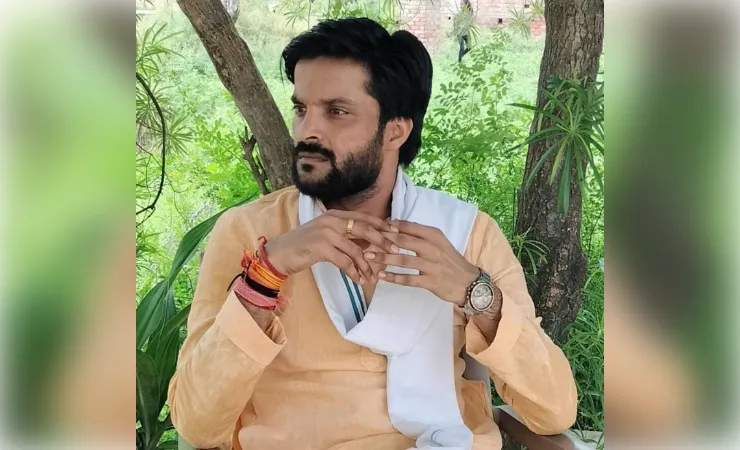 साधु-संतों के वेश में प्रदर्शन पर भाजपा नेता ने भेजा विधिक नोटिस