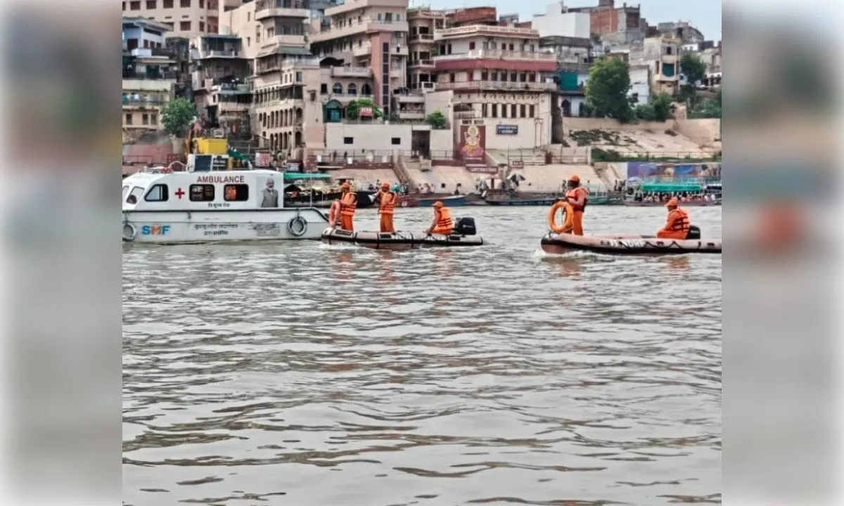 काशी आने वाले श्रद्धालुओं के लिए एनडीआरएफ की अतिरिक्त टीम तैनात, कमांडिंग ऑफिसर ने किया निरीक्षण