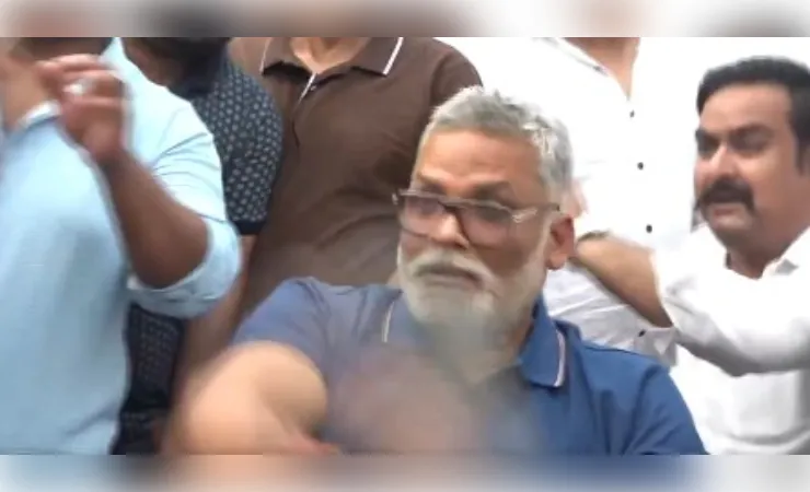 पप्पू यादव की प्रेस वार्ता में हंगामा, एक अज्ञात व्यक्ति के चप्पल फेंकने का आरोप, समर्थकों ने की पिटाई