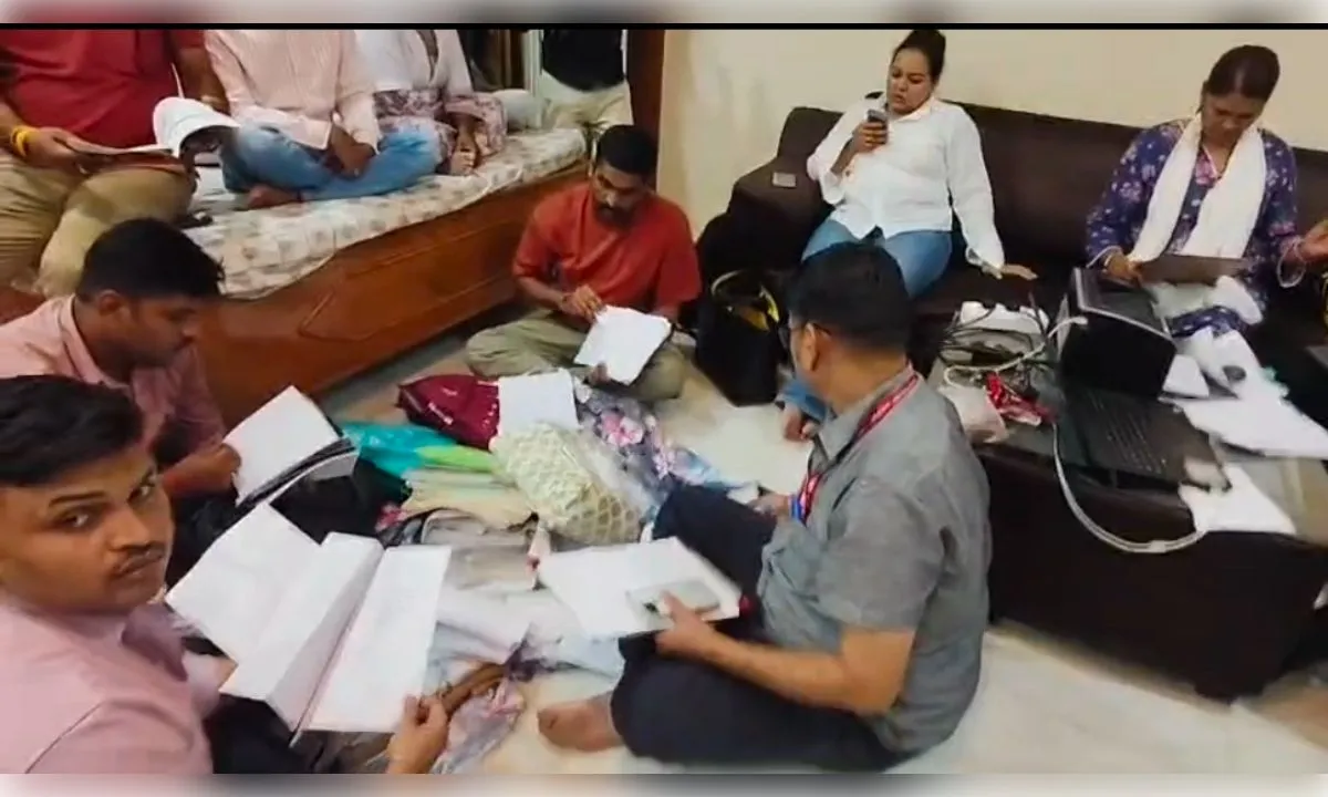 आय से अधिक संपत्ति मामले में सहायक ग्रेड-2 के ठिकानों पर छापा