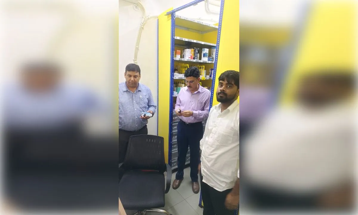 औषधि विभाग की टीम ने दवा स्टोर पर मारा छापा, लगाई रोक