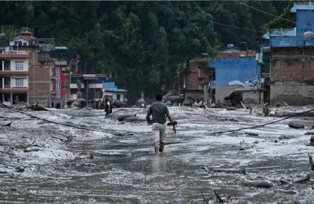 नेपाल बाढ़ त्रासदी: भारत ने तेज किया राहत अभियान, 108 भारतीयों को बचाया
