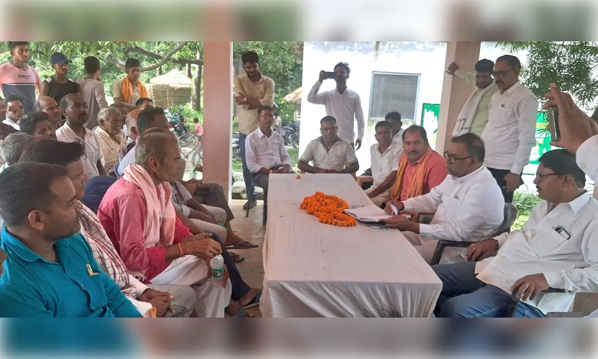 सारण: मुआवजा नहीं मिलने पर किसानों ने पुल निर्माण कार्य रोका