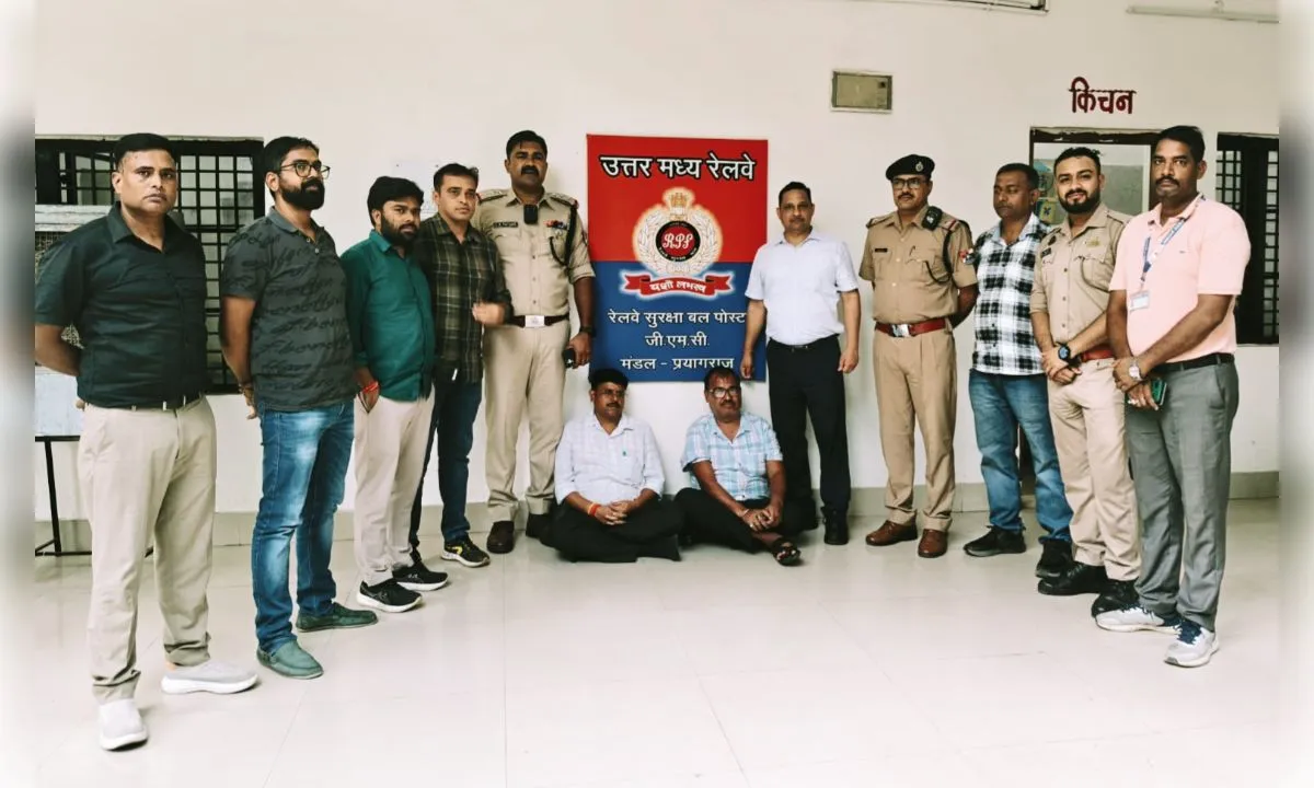 कानपुर स्टेशन पर 30 लाख का सोना बरामद, दो तस्कर गिरफ्तार