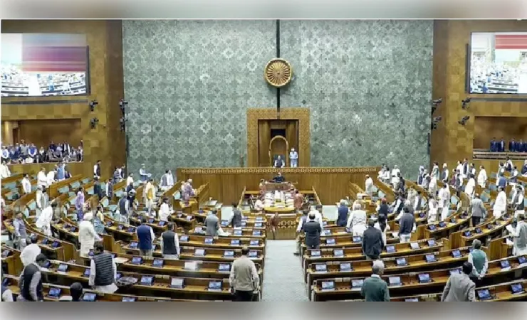 संसद में हंगामा, लोकसभा 12 बजे तक, राज्यसभा 2 बजे तक स्थगित