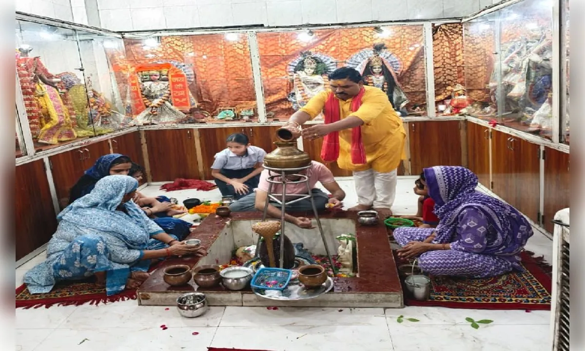 सावन के पहले सोमवार पर श्री शिव बालाजी धाम मंदिर में उमड़ी आस्था