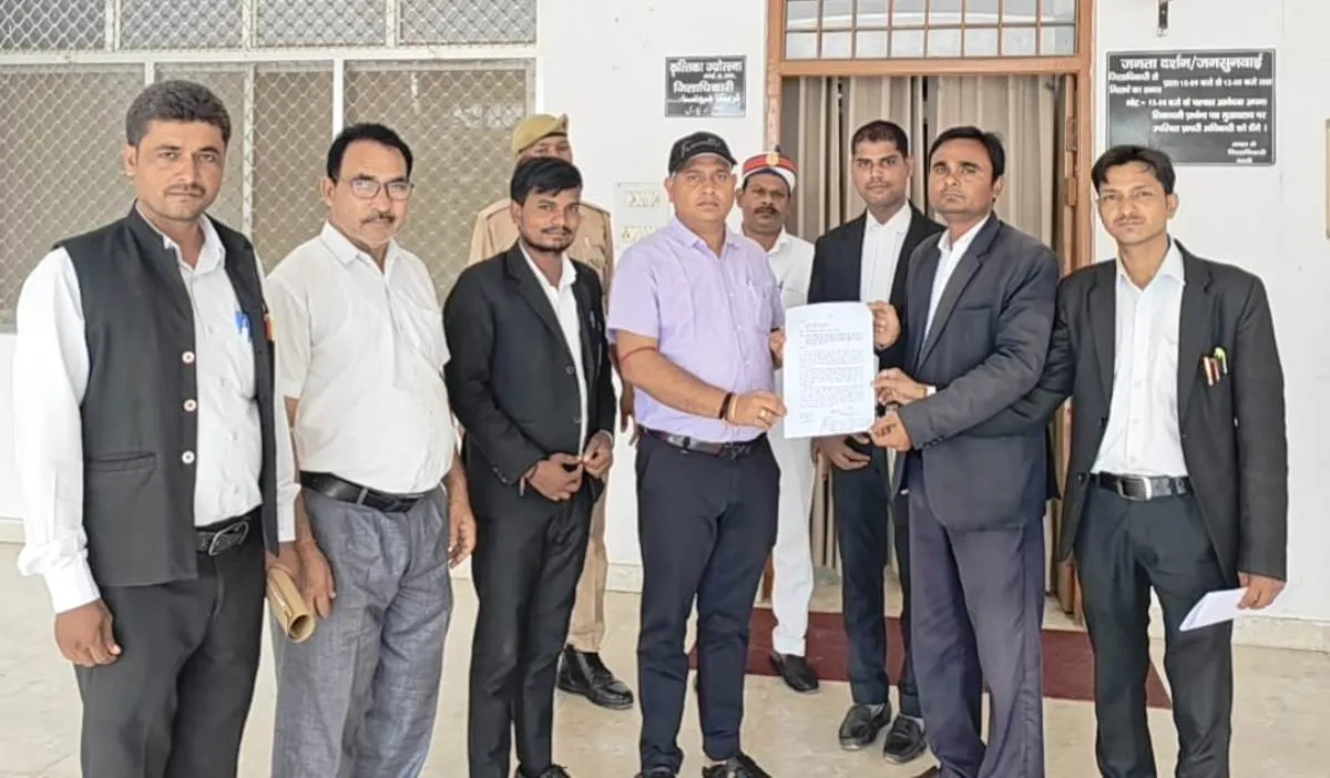 महंत राजू दास के खिलाफ अभद्र टिप्पणी मामले में कार्रवाई की मांग, सौंपा ज्ञापन