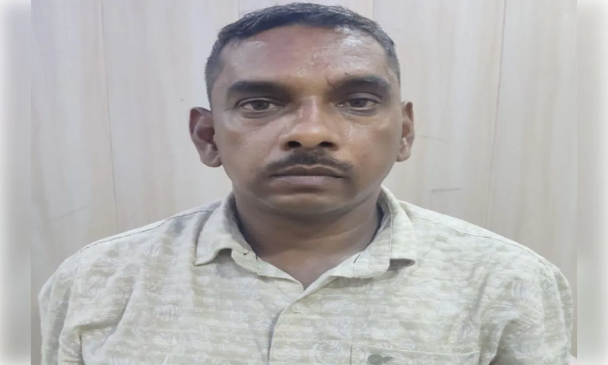 पीलीभीत में 10 हजार की रिश्वत लेते राजस्व निरीक्षक गिरफ्तार