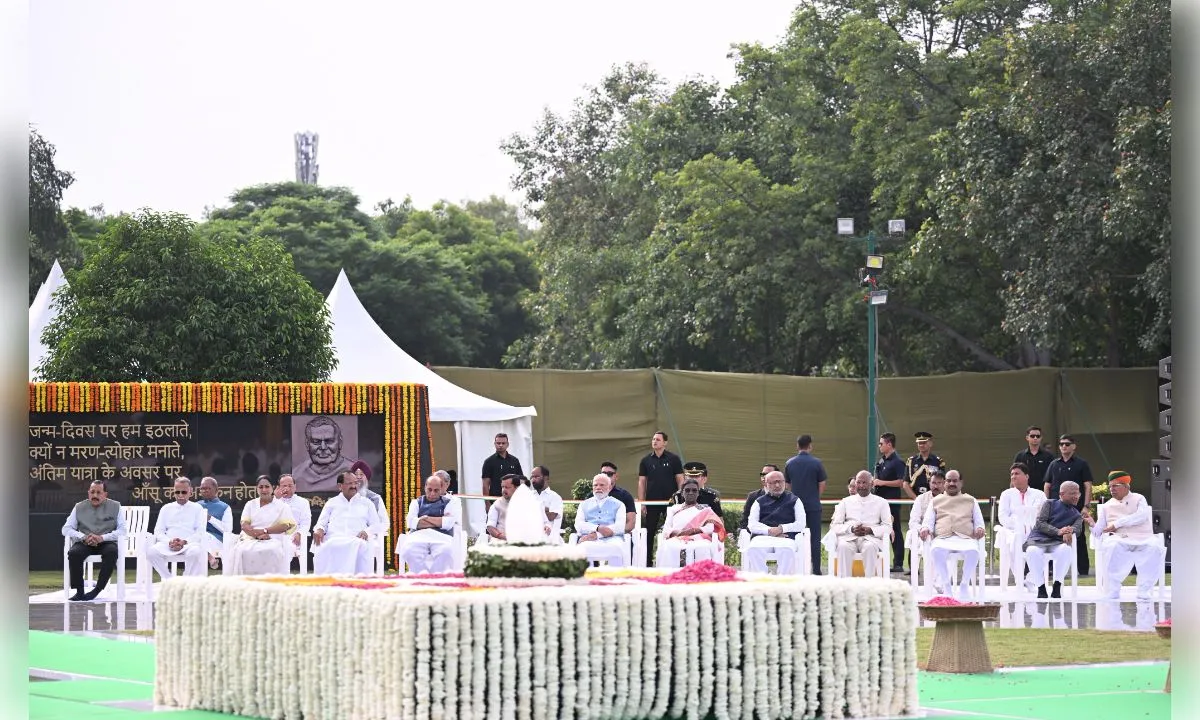 अटल जी की पुण्यतिथि पर राष्ट्रपति समेत कई नेताओं ने दी श्रद्धांजलि