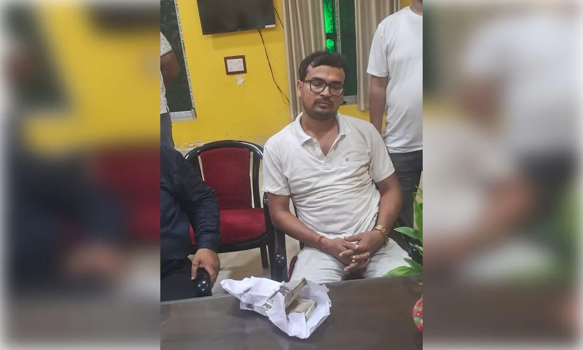 हावड़ा में कांस्टेबल एक लाख रिश्वत लेते रंगे हाथ गिरफ्तार