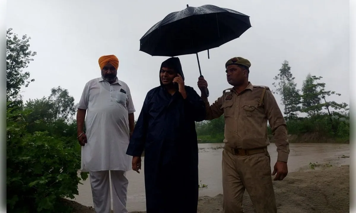 भारी बारिश के बीच कांवड़ियों की भरमार, मोर्चे पर डटे एसडीएम