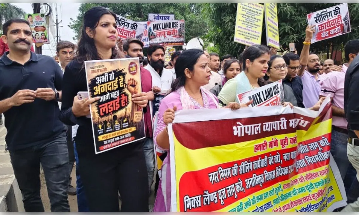 भोपाल में दुकानों की सीलिंग के खिलाफ व्यापारियों का आंदोलन