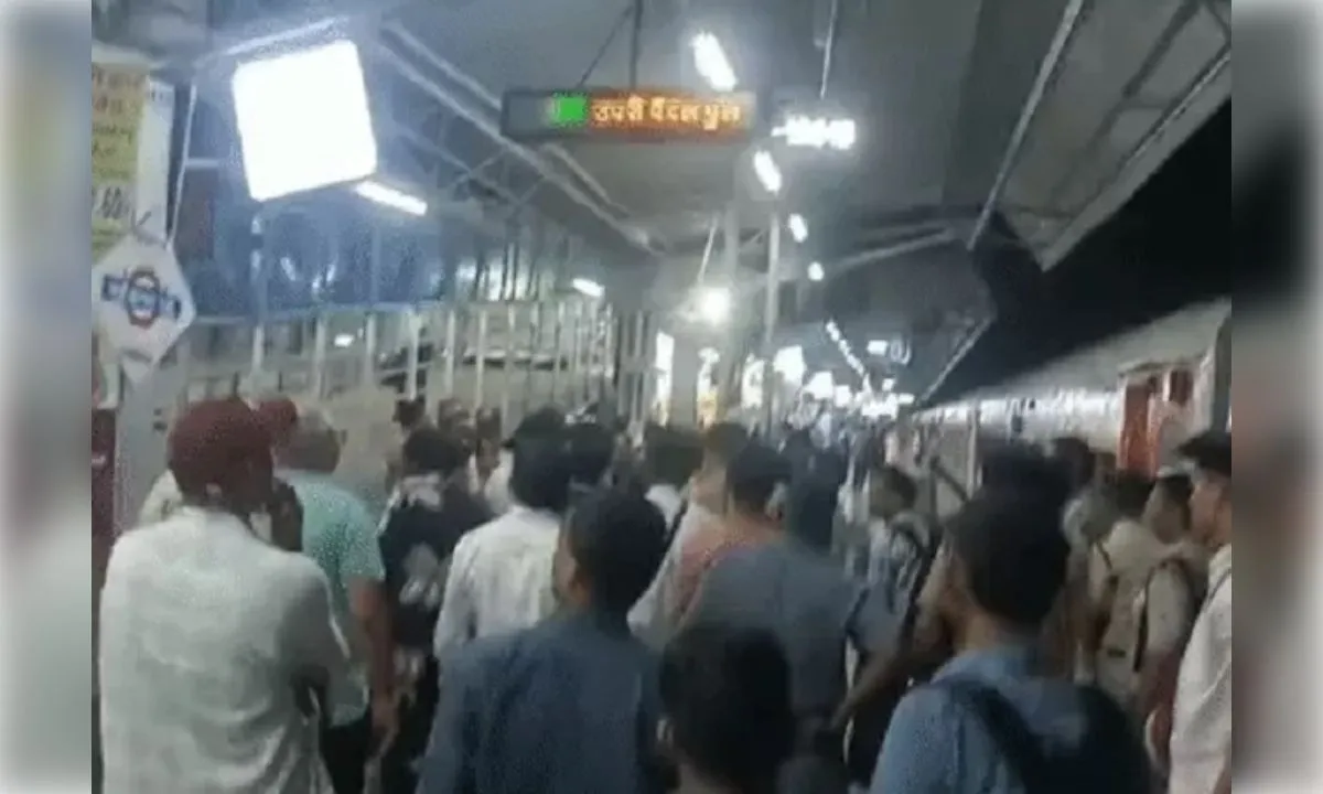 ट्रेन में खाना खाने के बाद 20 बच्चों की बिगड़ी तबीयत, खंडवा में इलाज