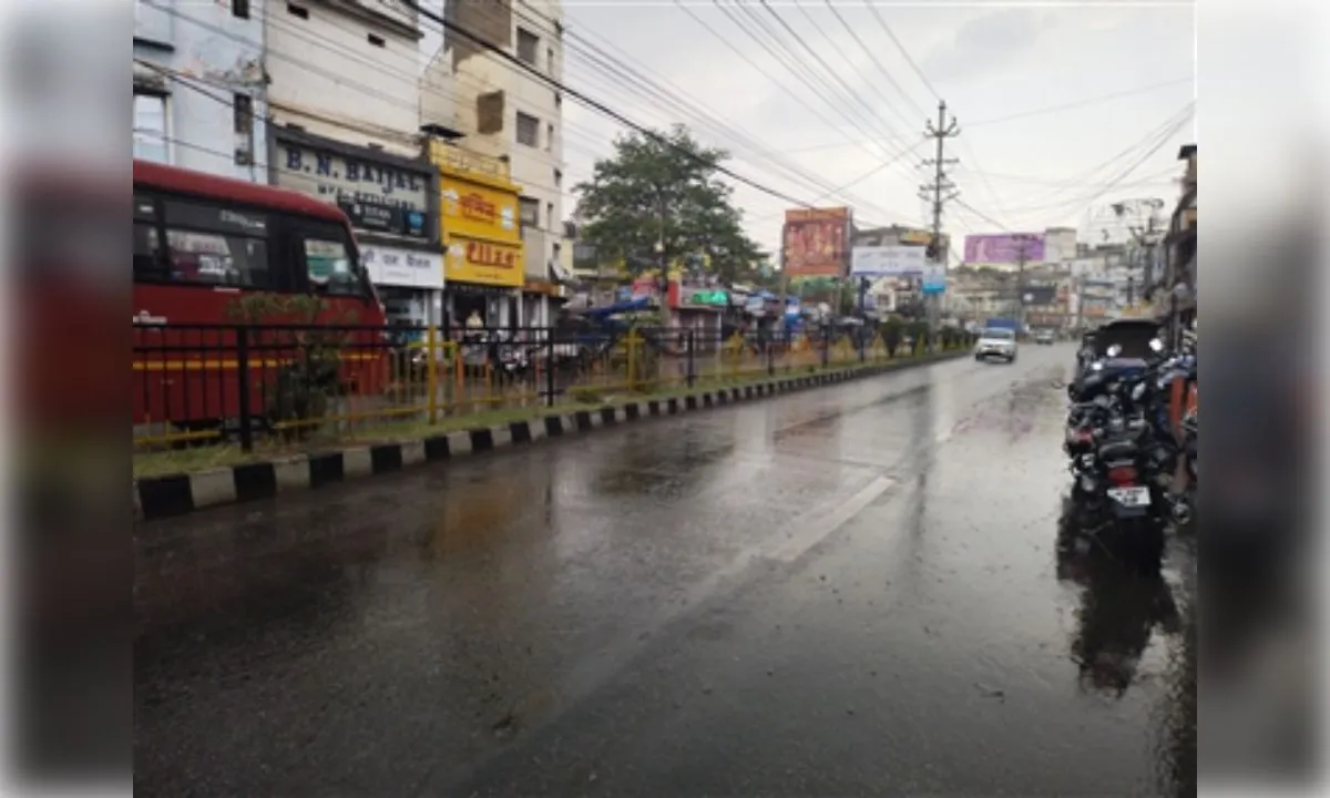 पश्चिम बंगाल में वज्रपात के साथ बारिश के आसार, कई जिलों में चेतावनी
