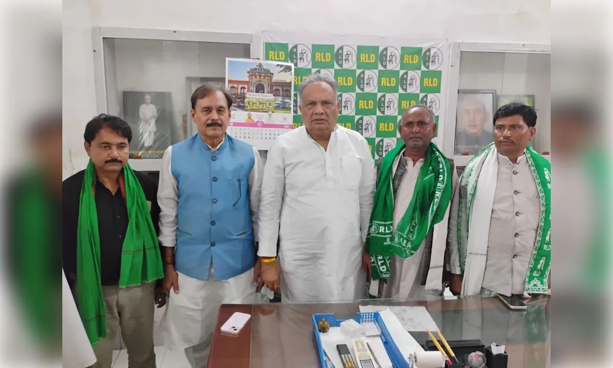 हमीरपुर के ग्राम प्रधानों सहित कई लोगों ने थामा रालोद दामन