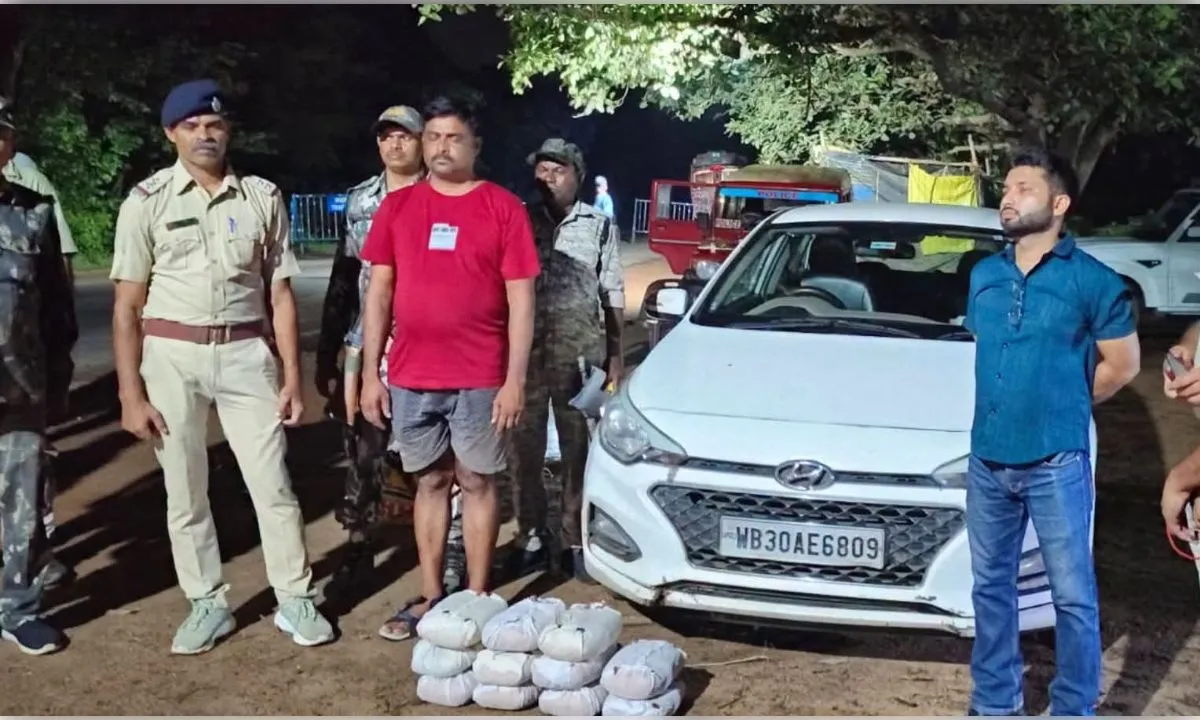 गोपीबल्लभपुर में निजी कार से 11 किलो गांजा बरामद, युवक गिरफ्तार