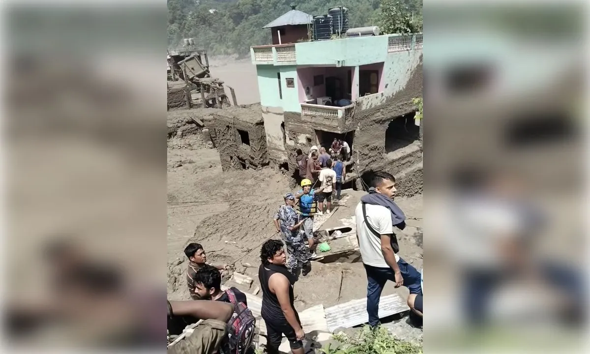 भोटेकोशी बाढ़ का स्कूलों पर कहर, 233 छात्र और 17 शिक्षक लापता