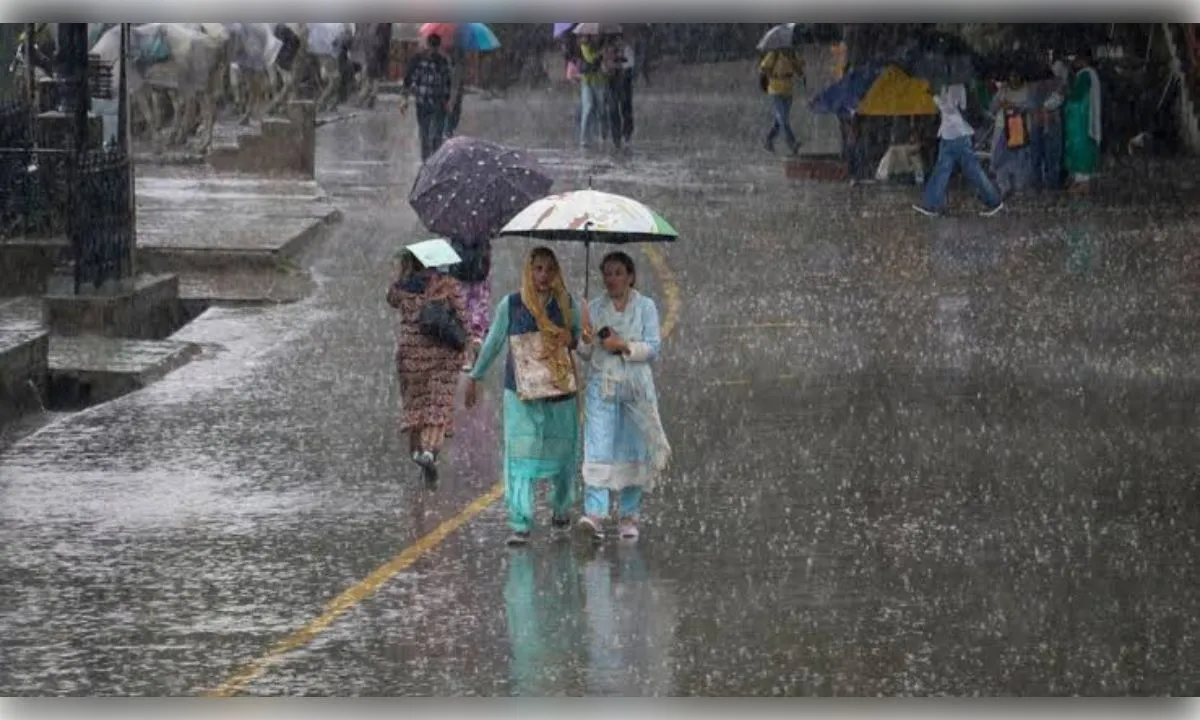 बंगाल में बारिश के साथ तेज हवाओं का अलर्ट, वज्रपात की चेतावनी