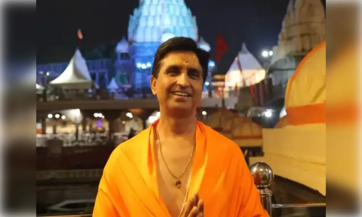 भगवा चोले में महाकाल की भस्म आरती में पहुंचे कुमार विश्वास