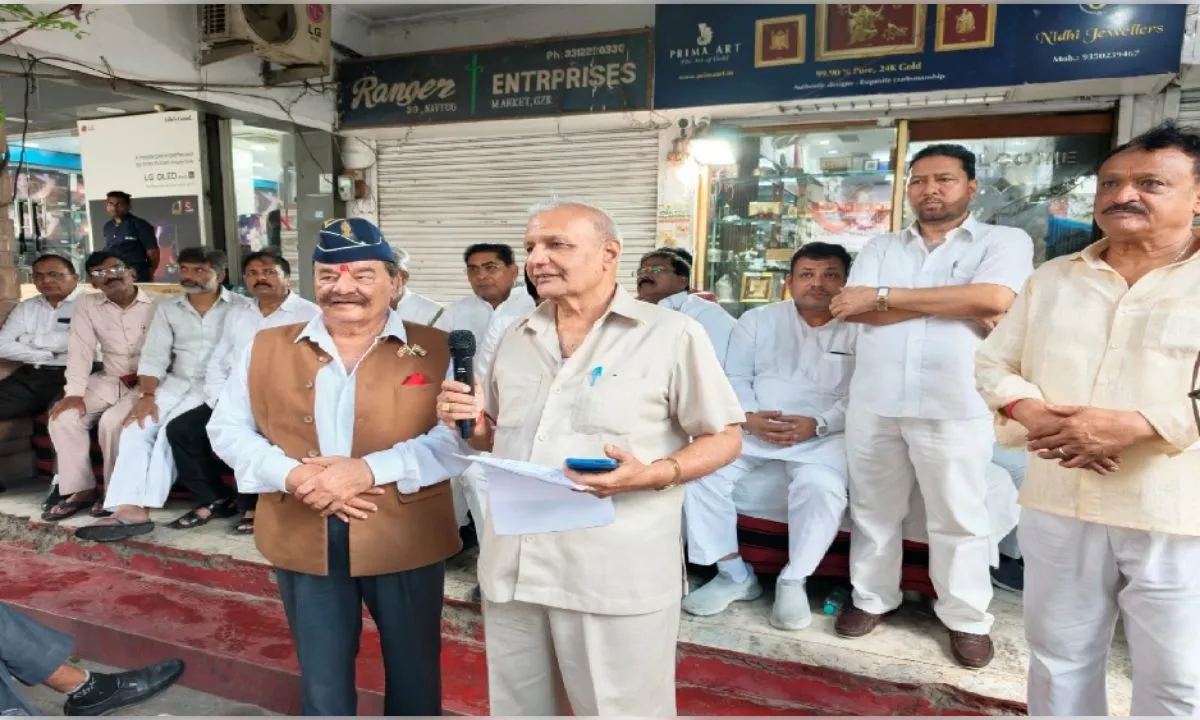बढ़े हाउस टैक्स के विरोध में व्यापारियों का धरना दूसरे दिन भी जारी