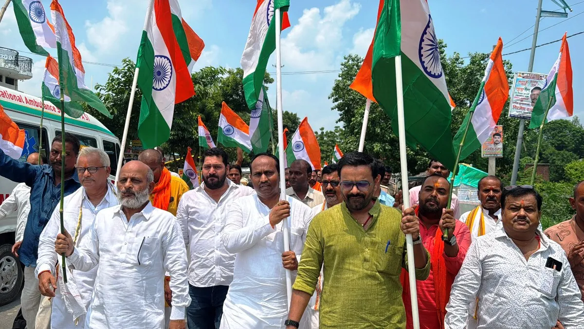 तिरंगा यात्रा निकालकर दिया देश भक्ति का संदेश