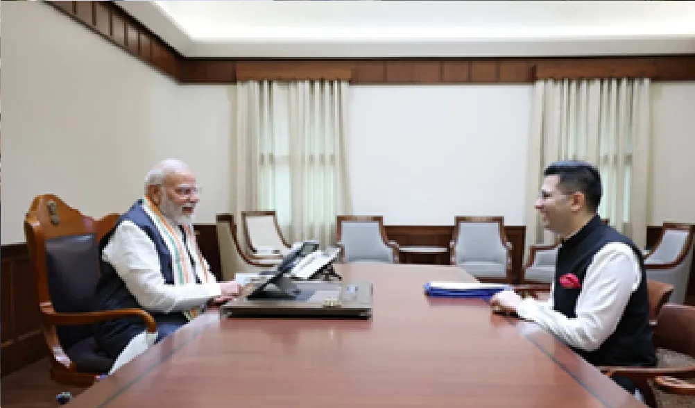 राघव चड्ढा ने पीएम मोदी को भेंट की भगवान गणेश की मूर्ति
