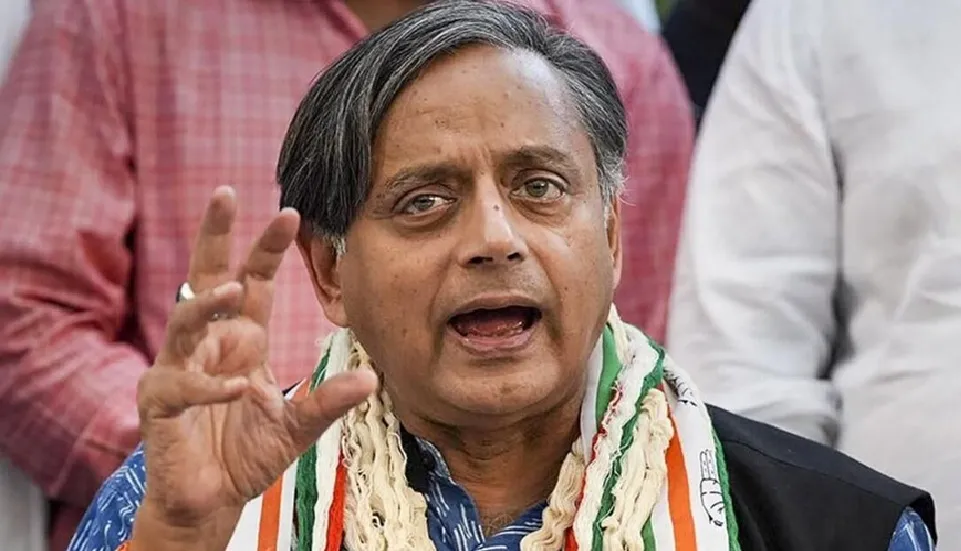  शशि थरूर ने अपनी ही पार्टी को दिखाया आइना
