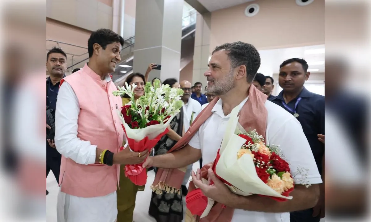 प्रयागराज पहुंचे राहुल गांधी, स्वराज भवन में नेताओं से की  मुलाकात