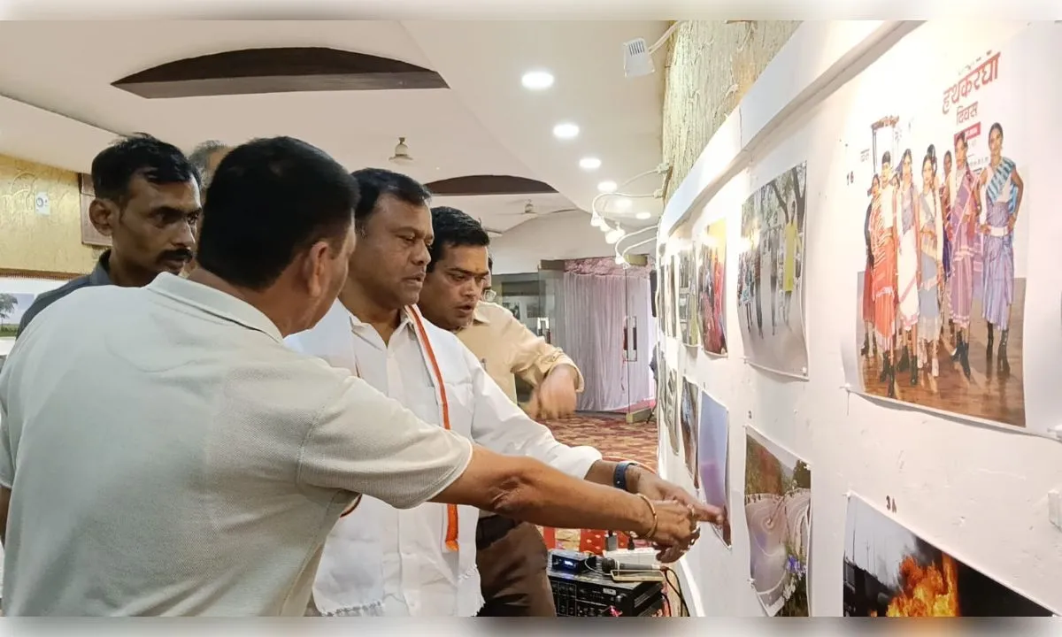 फोटो प्रदर्शनी का अवलोकन करने प्रेस क्लब पहुंचे प्रदेश कांग्रेस अध्यक्ष
