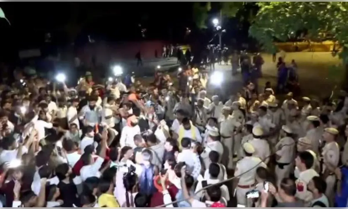 जंतर-मंतर पर चला ‘रिजर्वेशन हटाओ आंदोलन’, पुलिस ने हिरासत में लिया